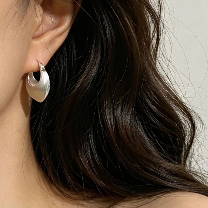 GANPUP Exquisite Unregelmäßige Creolen für Damen, Modische Neue Silberfarbene Ohrschmuck-Geschenke für Partys – Detail 3