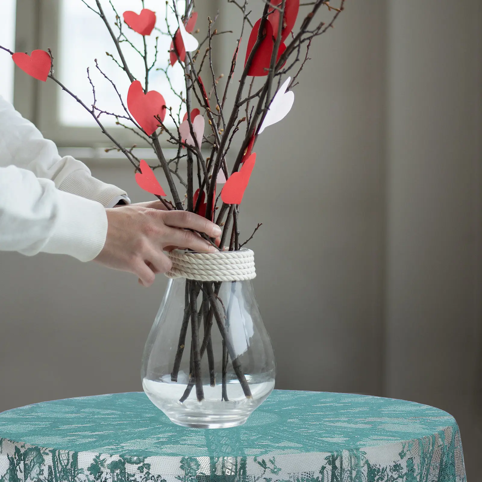 Luxury Emerald Green Hollow Floral Lace Tablecloth Round Table Cover for Indoor Outdoor Events Wedding Party Candlelight Dinner