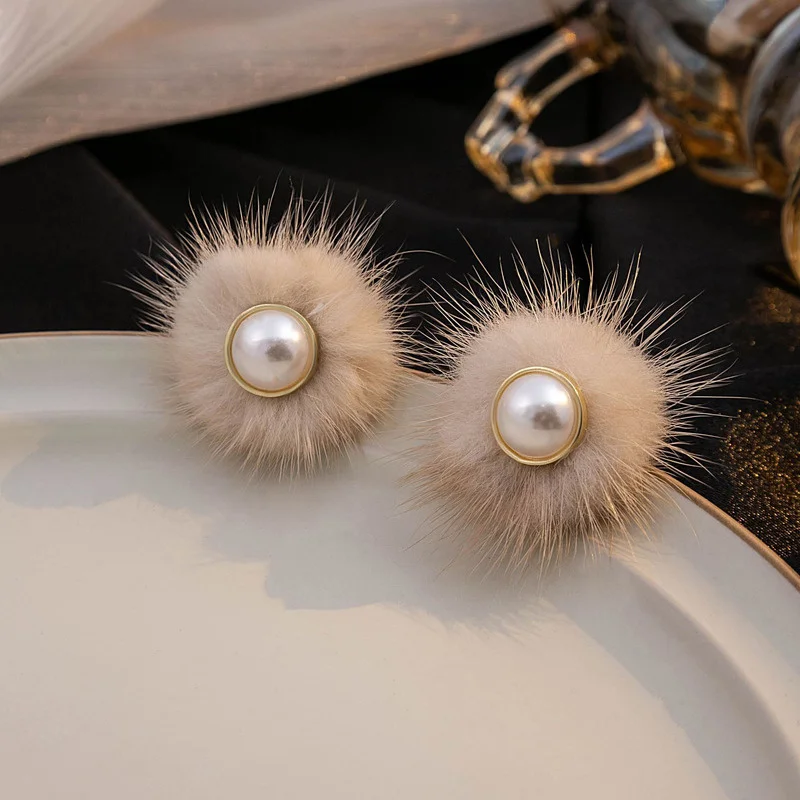 KF Needle New Autumn/winter Plush Pearl Earrings High-end Feel Jewelry Simple Design Fluffy Pearl Stud Earrings Women