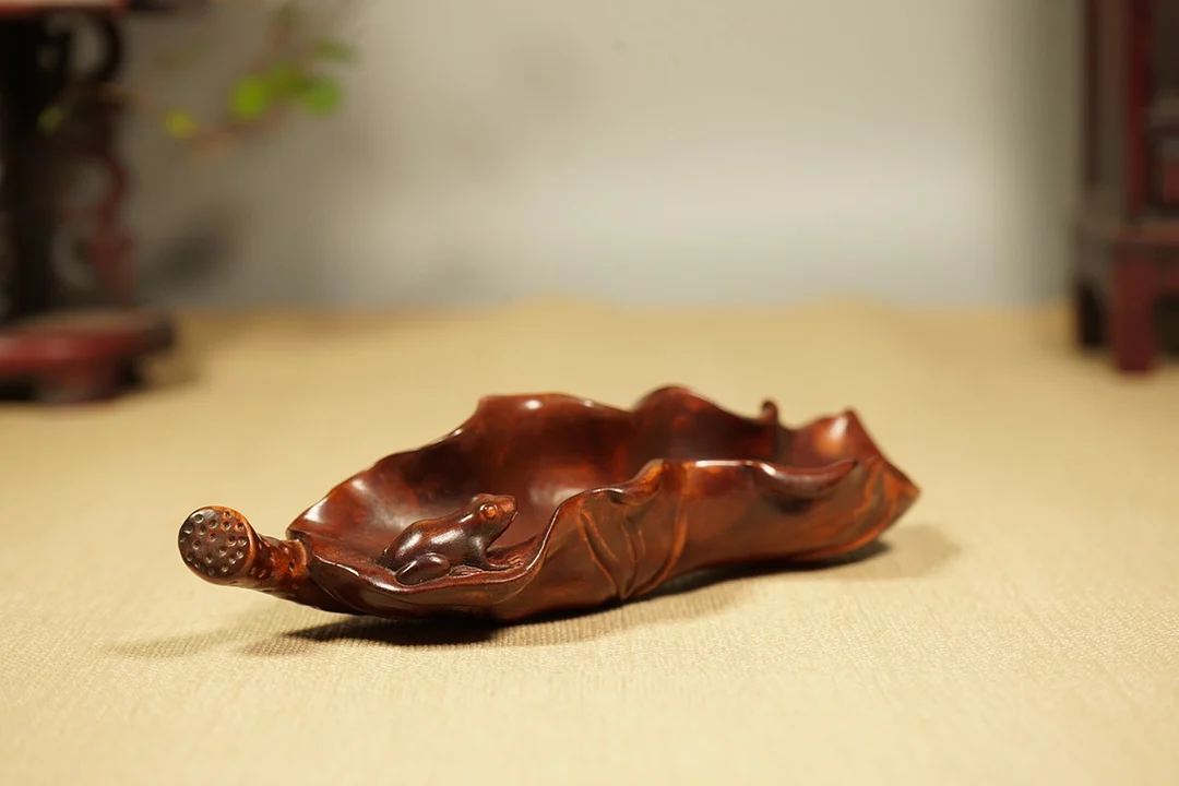 China old boxwood carved frog tea shovel lotus leaf ornaments.