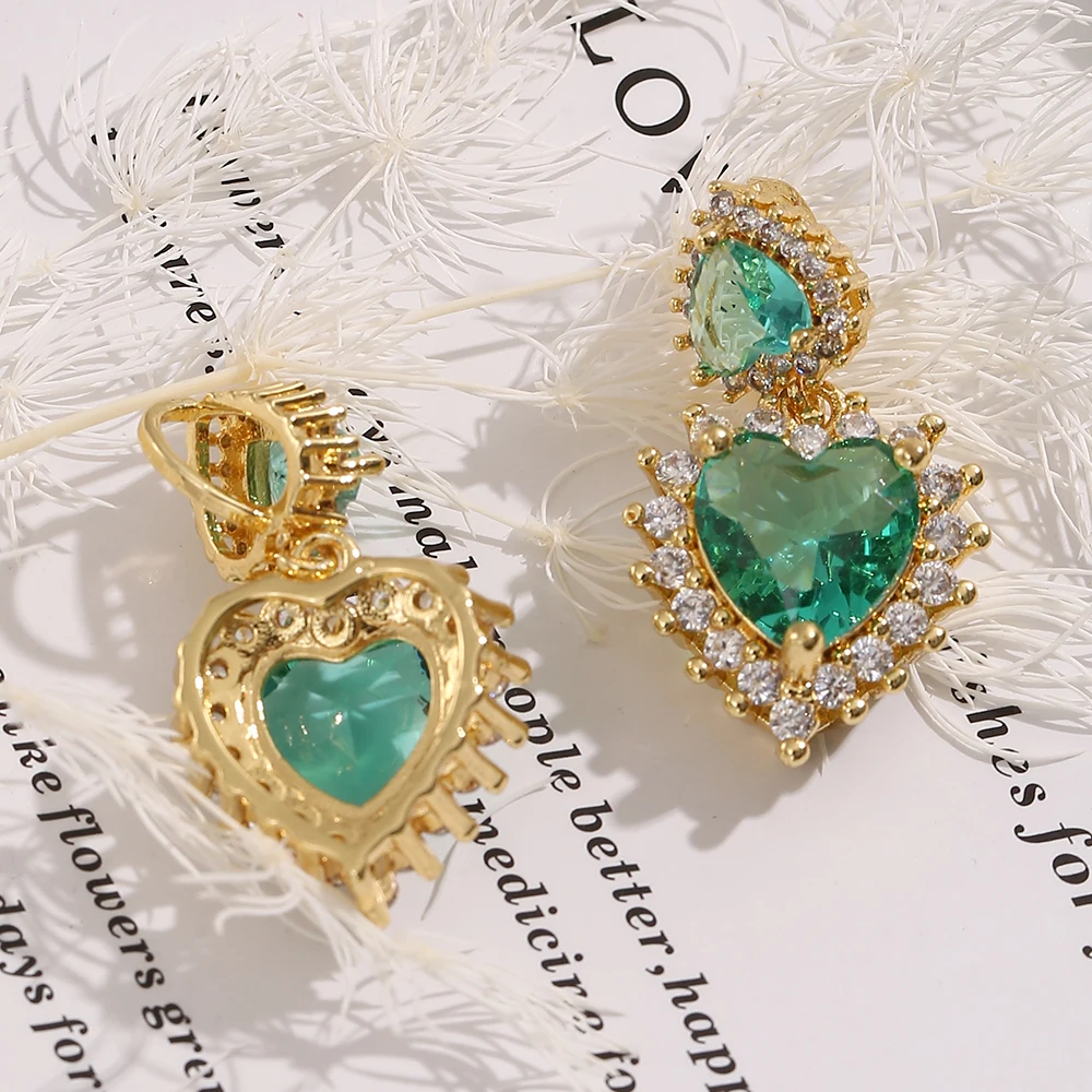 1 Uds. Colgantes de Halo de corazón verde azulado chapados en oro de 18K DIY joyería de regalo hecha a mano dijes accesorios al por mayor