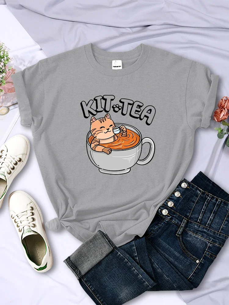 Print Womens T-Shirt Kit Tea Cat in Cup of Tea Vintage Casual  Personality Street Tops Crewneck Tees Clothes Female Short Sleeve