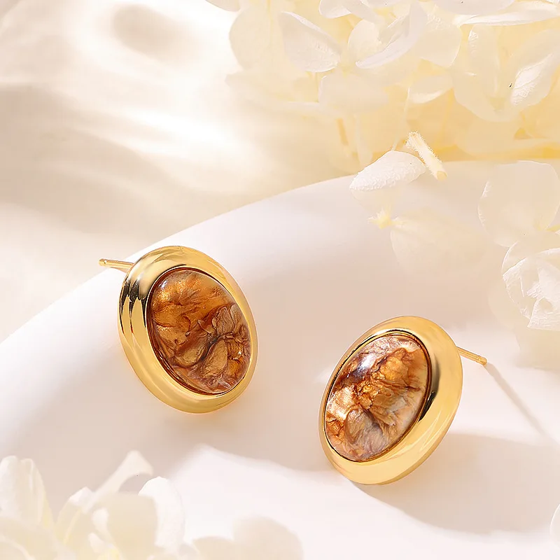 Gentle temperament, small fragrance, imitation beeswax resin earrings, light luxury, simple earrings, high-end commuting earring