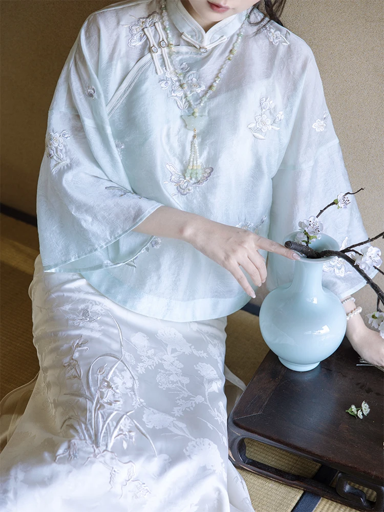 

Комплект Chuan Dai Time Daily: вышитый двухцветный цветочный узор, элегантный женский костюм Ханьфу, мода Весна 2025