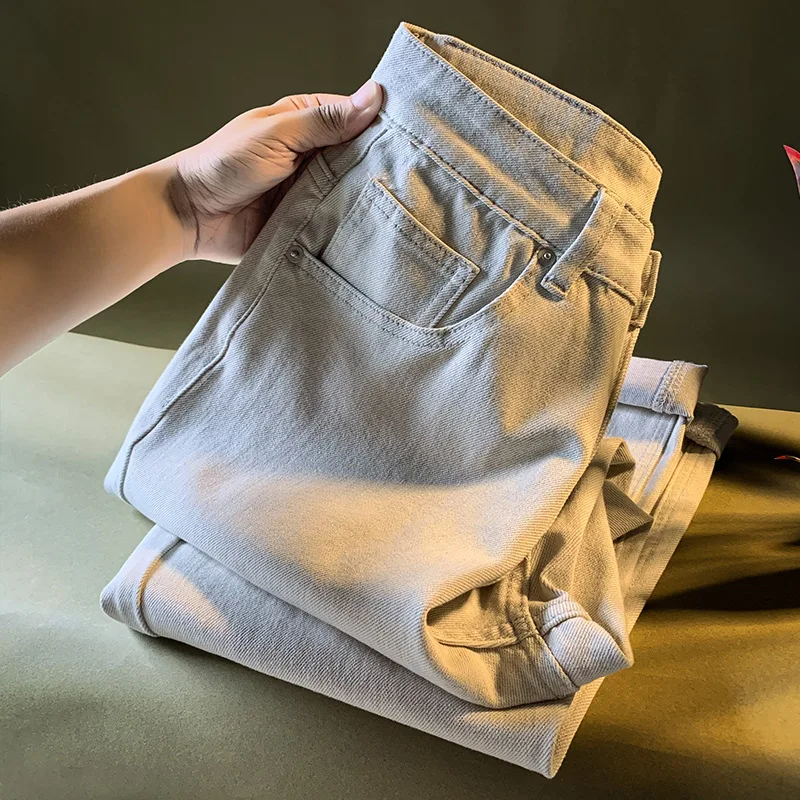 جينز بنمط جديد لخريف 2025 للرجال، عصري، فضفاض، قصة مستقيمة، رمادي-أبيض، كاجوال، راقي، مغسول