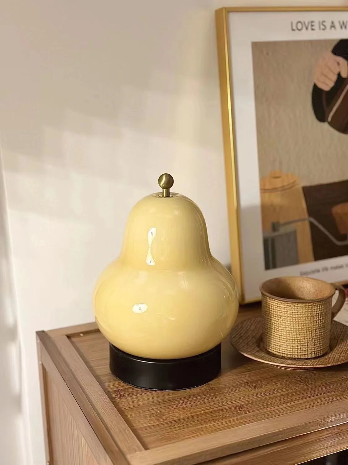 مصباح طاولة على شكل كمثرى كريمي، مصباح بجانب السرير لغرفة النوم، ضوء ليلي محمول يعمل باللمس لشحن الزجاج