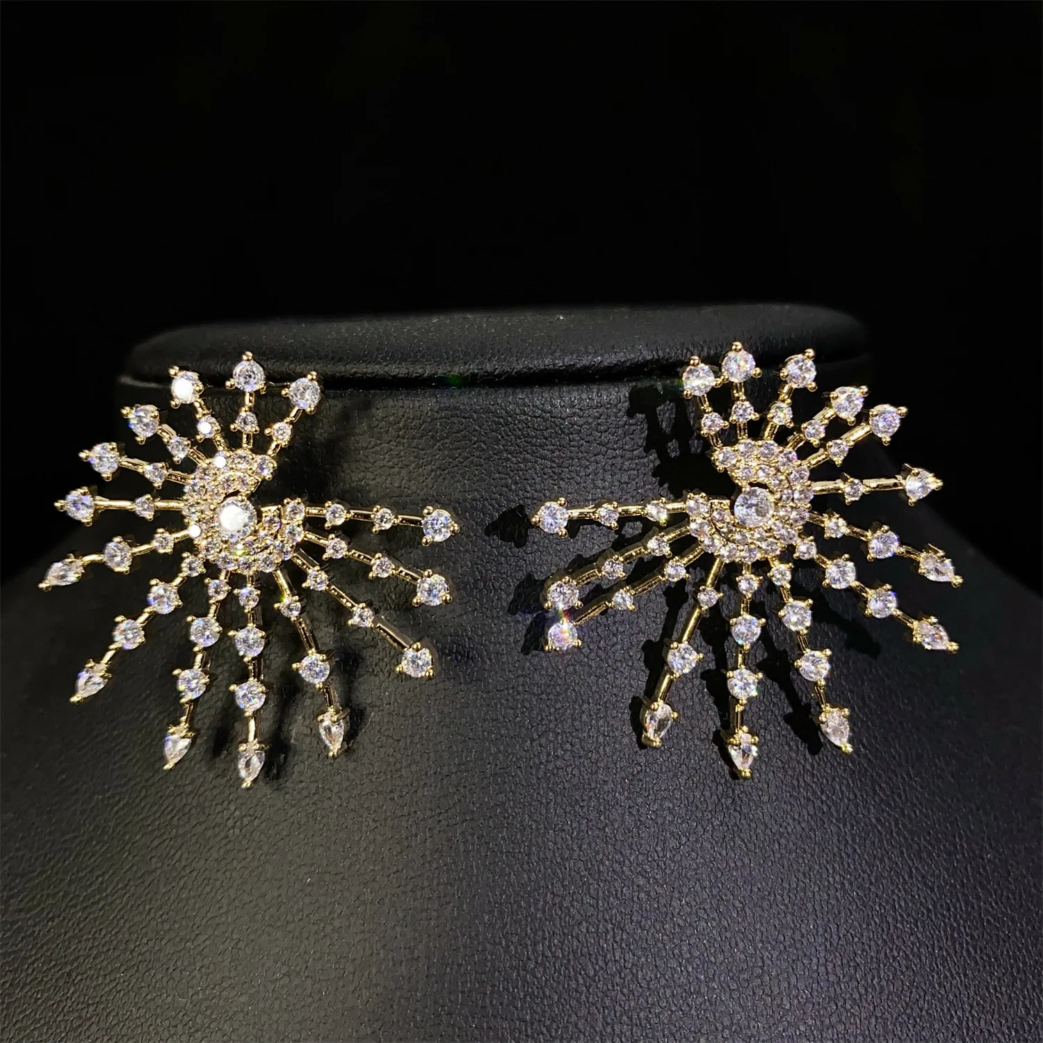 

Women Water Droplets Irregular Fireworks Zircon Earrings 2025