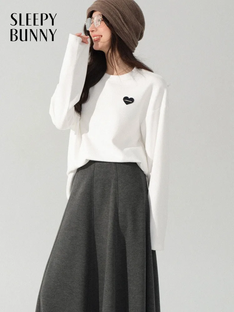 Heart Embroidery Long Sleeve Sweatshirt Top for Lady Relaxed Fit Soft Crew Neck Women Tee Casual Spring Daily Layered Essential