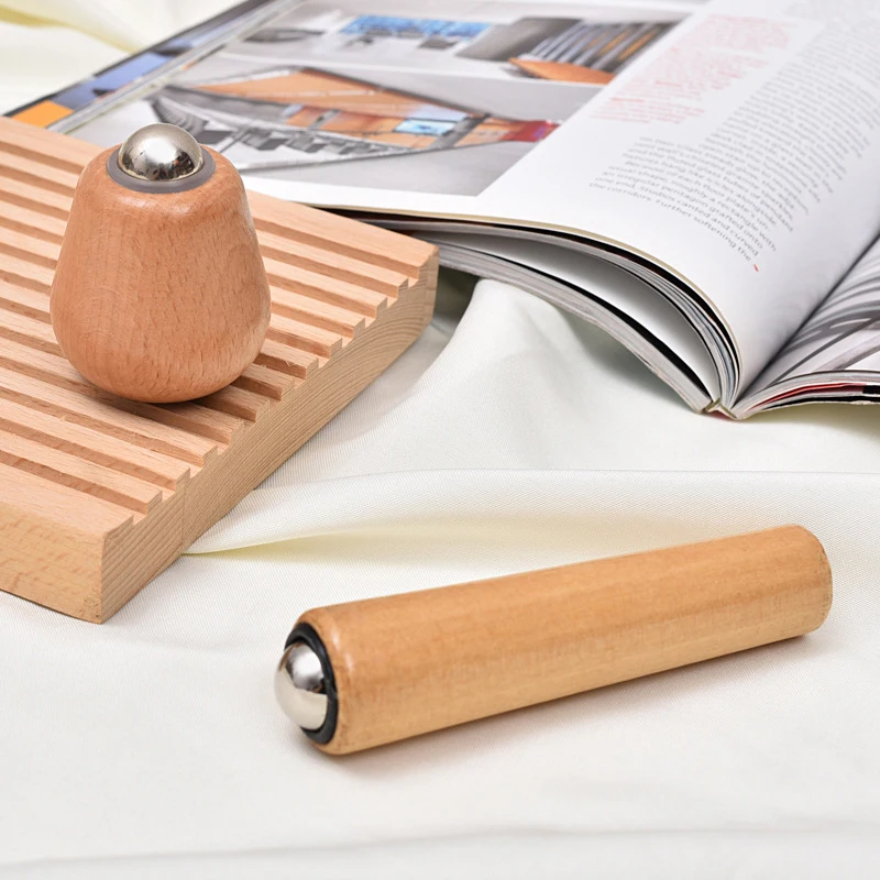 

Wooden Facial Massage Roller Iron Ball Massage Tools Mini Hand-Held Facial Massager Skin Care Tools Easy To Clean And Use