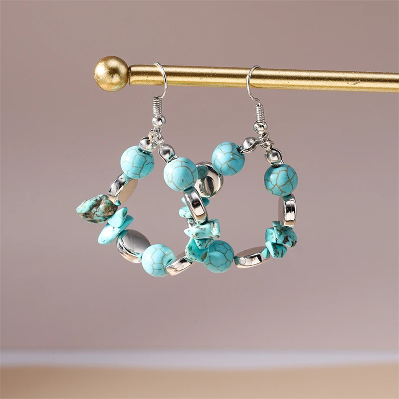 Modische, handgefertigte Ohrringe mit türkisfarbenen Perlen, ideal für Damen und Mädchen, als Schmuck für Partys und Festivals, ein tolles Geschenk. – Detail 3