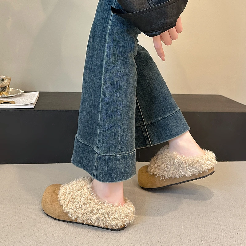 Zapatillas mullidas de suela gruesa y cálidas con forro polar para mujer, ropa de invierno para exteriores, nuevas zapatillas de algodón antideslizantes que aumentan la altura, 2026