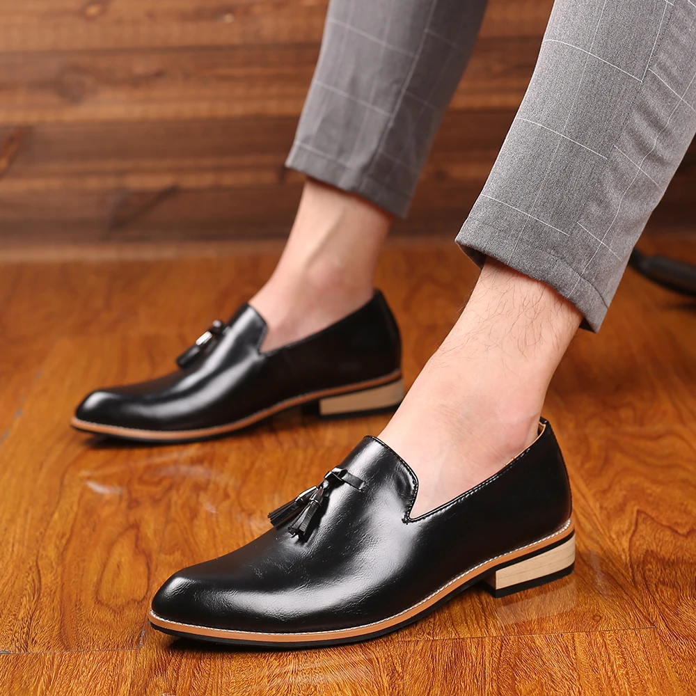 

Men Casual Shoes Fashion business dress Soft Moccasins Loafers High-Quality men Leather Wedding shoes Gommino Zapatos Chaussure