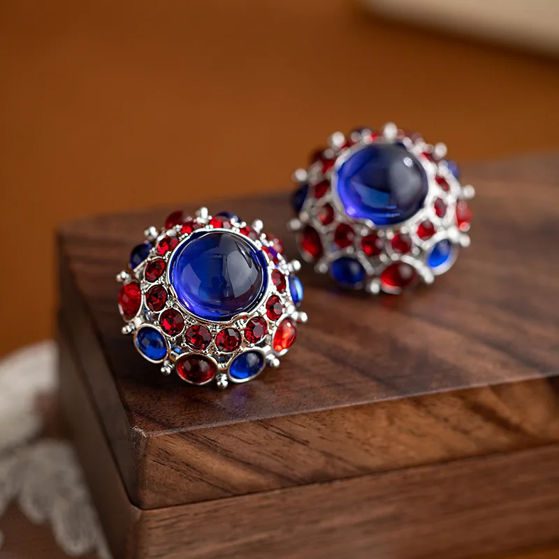 

Medieval Red Blue Glass Round Stud Earrings Vintage Fashion Premium Ear Studs Ladies Delicate Decorative Objects Worn on Ears