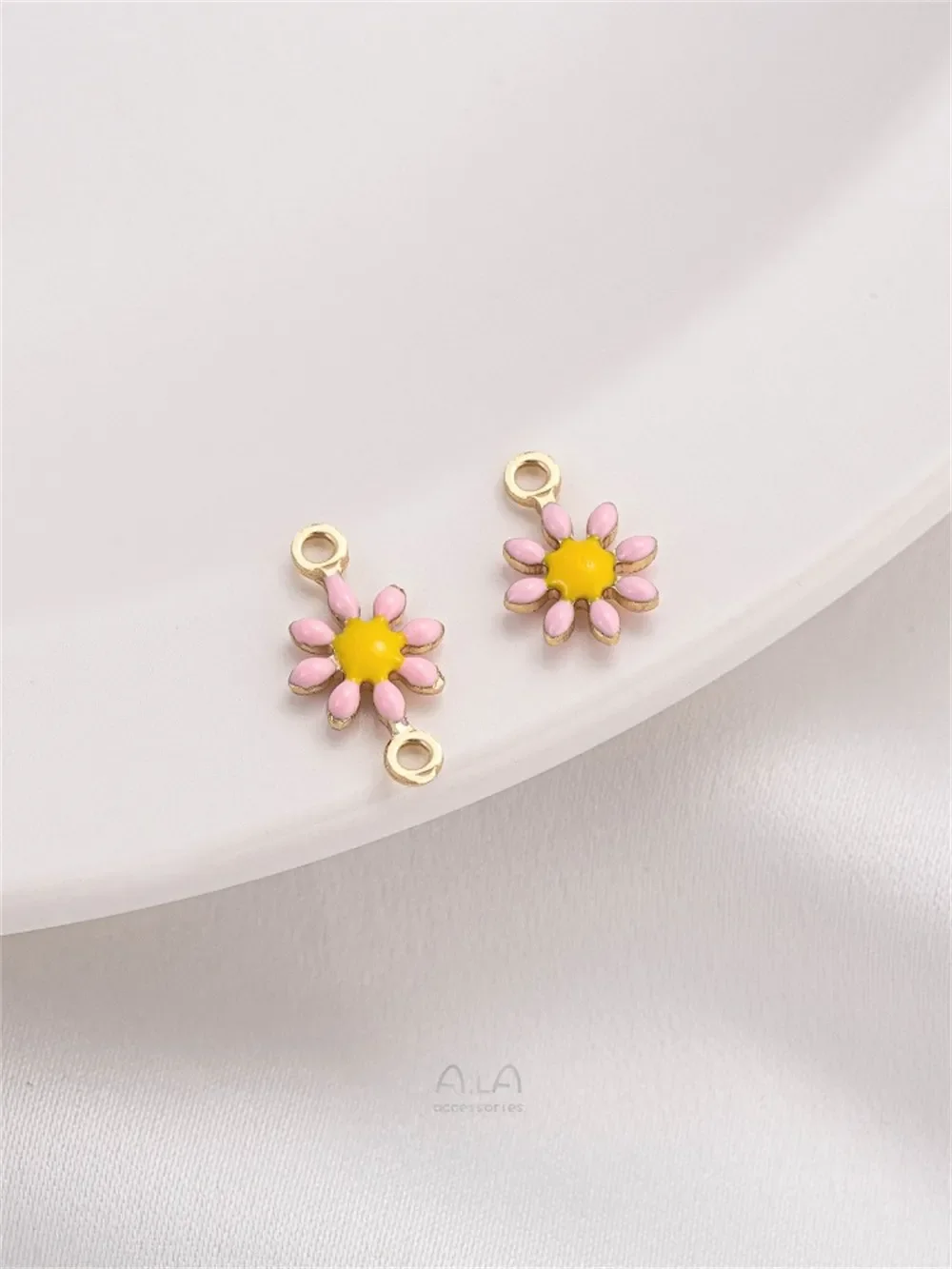 14K Gold-Color Dripping Oil Small Daisy Double Hanging Accessories Handmade DIY Bracelet Necklace Earrings Pendant Jewelry K575