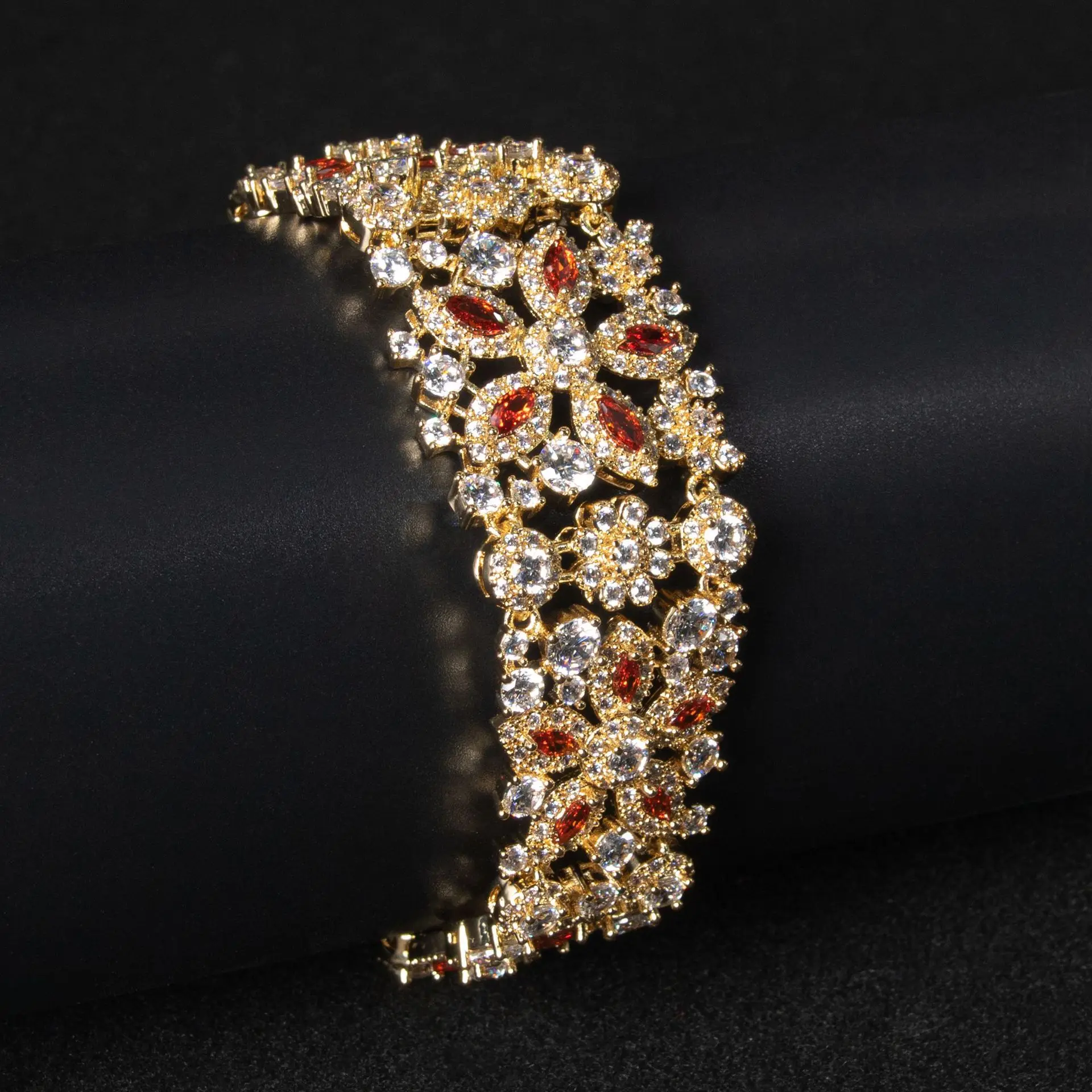 

Flay Floral Zircon Bracelet for Women Ele mat Faion ular Alloy Embedded Artificial Gem Jewelry Accory
