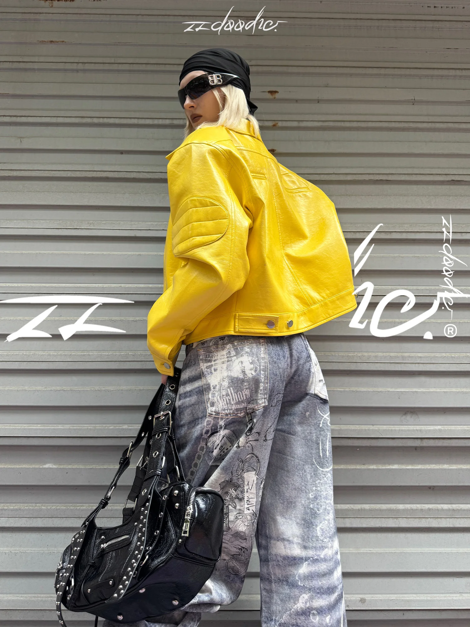 เสื้อแจ็คเก็ตหนัง PU สีเหลือง Bumblebee แบบหลวม ไหล่เสริมฟองน้ำ แขนยาว สไตล์พังก์ กระดุมแถวเดียว ซิปหลายจุด