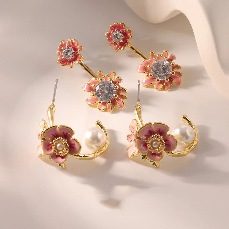 

Sweet Cute Retro Oil Dripping Three-dimensional Flower Earrings Fashionable High-end Small Fresh Temperament Pearl Earrings Sets
