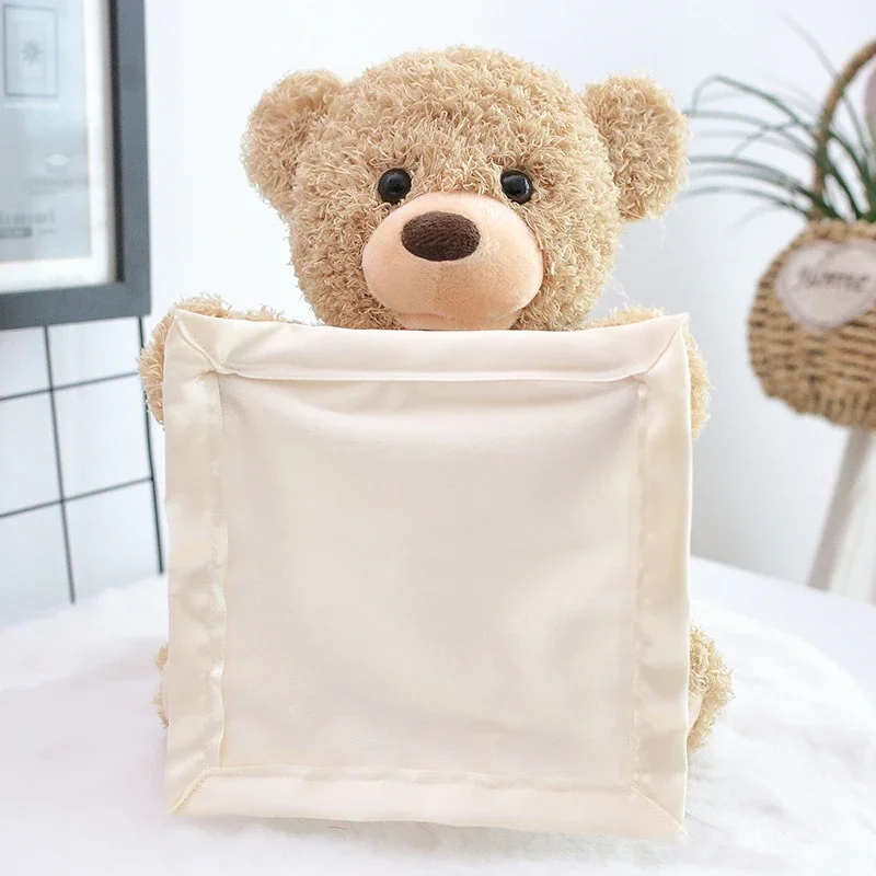 Kreative Puppe Puppe Teddybär spielen Verstecken suchen Kinder überreden Teddybär sprechen Plüsch tier Verstecken Katze und Bär