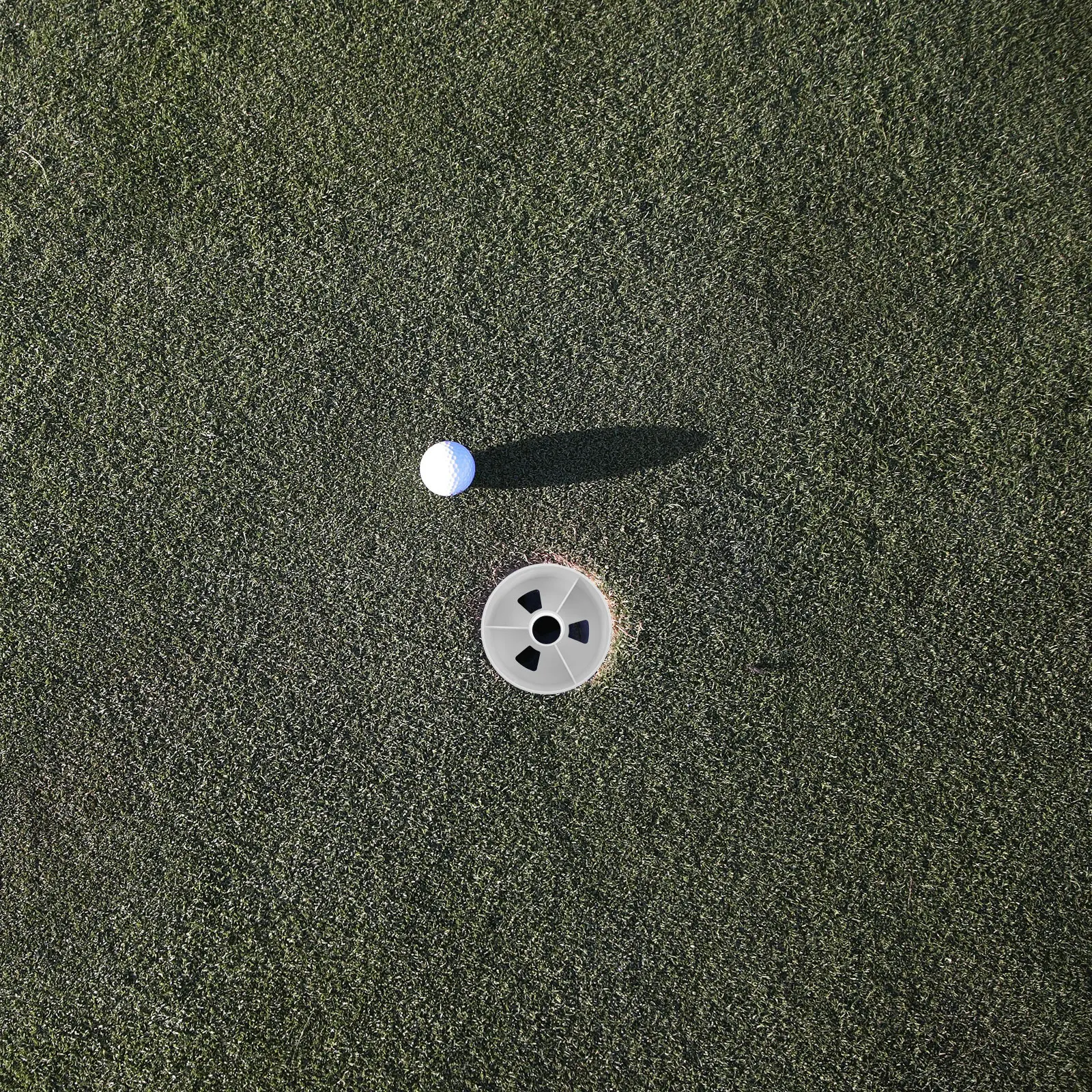 

2Pcs Plastic Golf Hole Putting Cup Golfs Training Tool Portable Golf Cup for Putting Green Golfing Equipment Golfs Training Tool