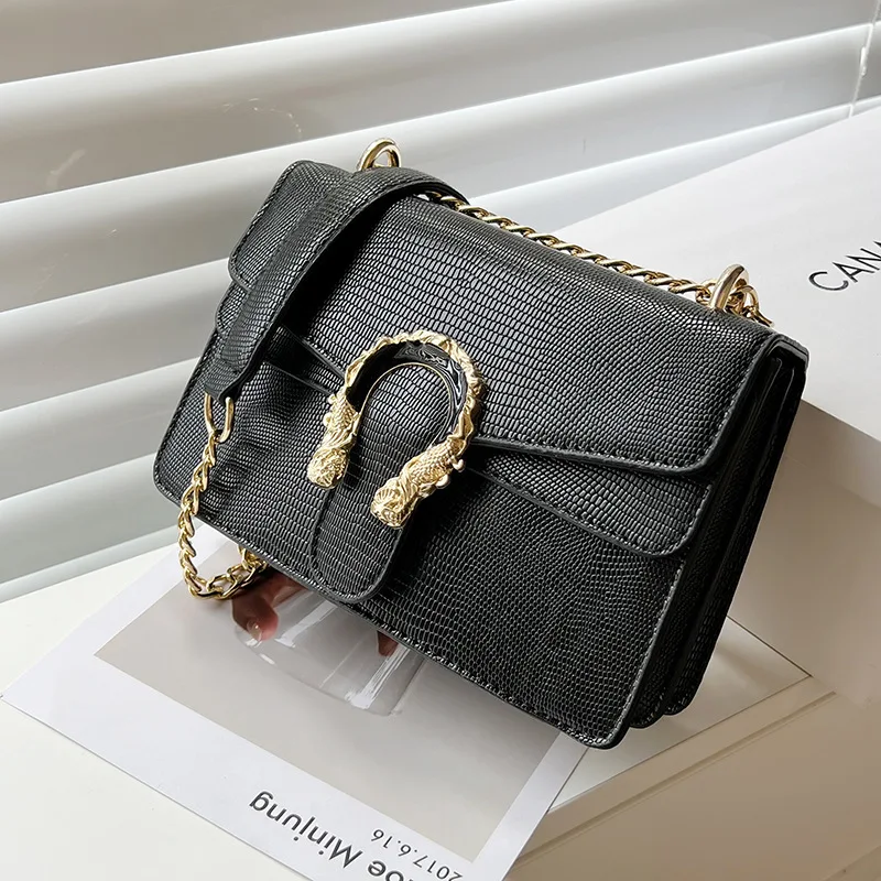 

‌ Женская квадратная сумка со змеиным принтом, новинка 2023 года, сумка через плечо с цепочкой, шикарная сумка в стиле ретро со змеиным принтом