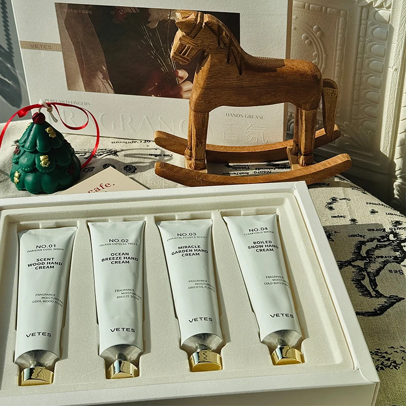 

Рождественский подарочный набор, 60 мл * 4, крем для рук с запахом, увлажняющий крем для гладкой кожи рук, против высыхания, усовершенствованный аромат, осень и зима