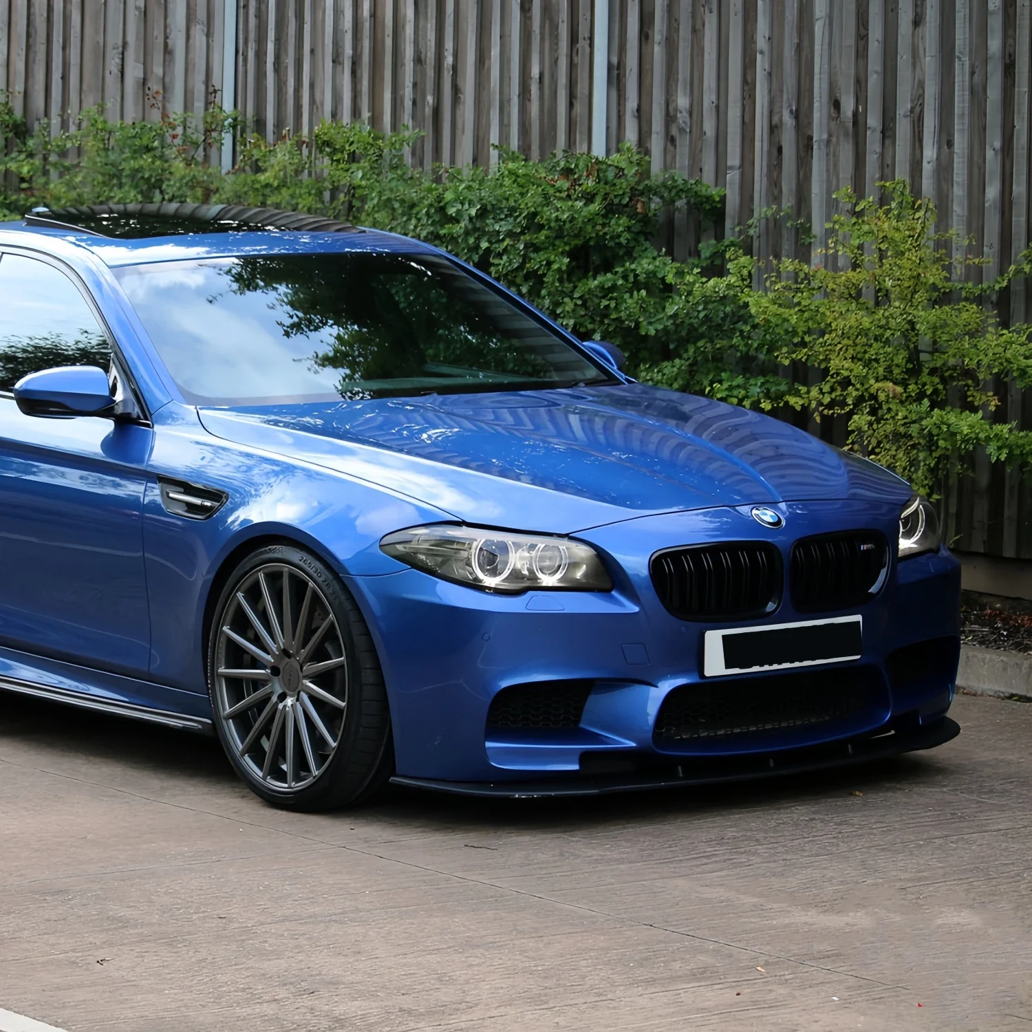 車のフロントバンパー,光沢のある黒,スポイラースプリッター,bmw f10,f11,m5,520i, 535i, 535d, 535d,xdrive,550d, 2010-2016