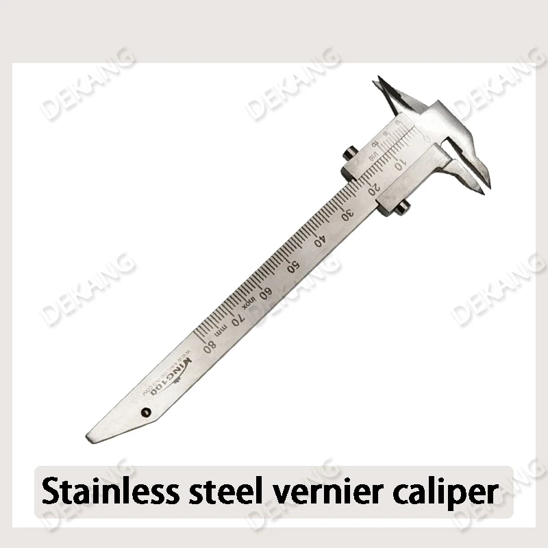 การวัดความหนาของขอบกระดูกด้วยคาลิเปอร์แบบตั้งตรงของเครื่องชั่งดิจิตอลสำหรับแบบจำลองฟันปลอมเคลือบฟันแบบแว็กซ์ของรากฟันเทียม