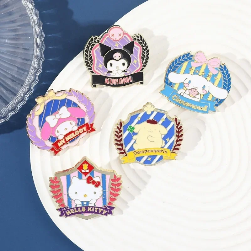 Sanrio เข็มกลัดโลหะ Kuromi My Melody Hello Kitty หยก Guigou พุดดิ้งสุนัขอุปกรณ์เสริมป้ายโลหะผสมสาวปีใหม่ของขวัญวันเกิด