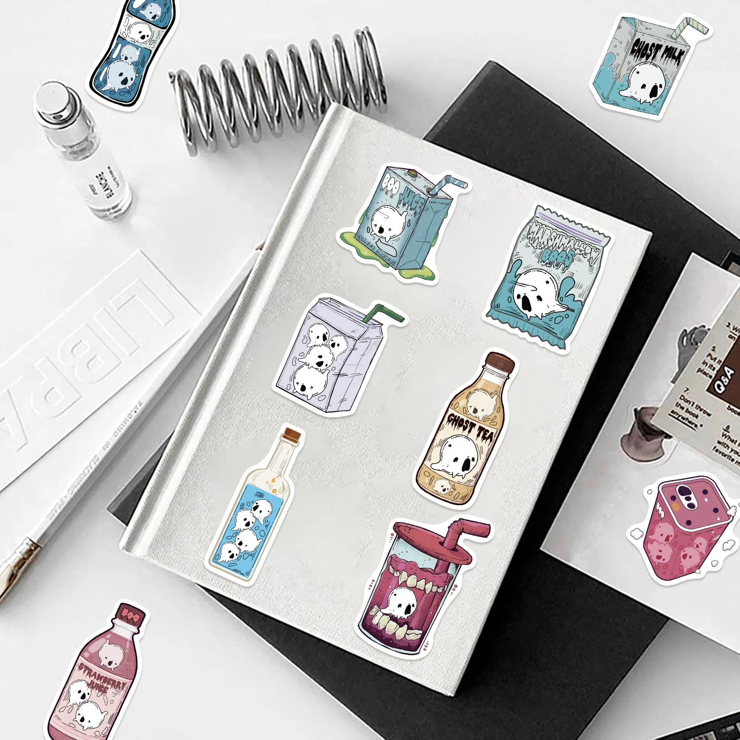 50 قطعة ملصقات شبح ممتعة للهالوين الرجعية شبح الغذاء ملصقات صناعة يدوية سجل القصاصات الأمتعة المتنقلة التزلج ملصقات PVC مقاومة للماء