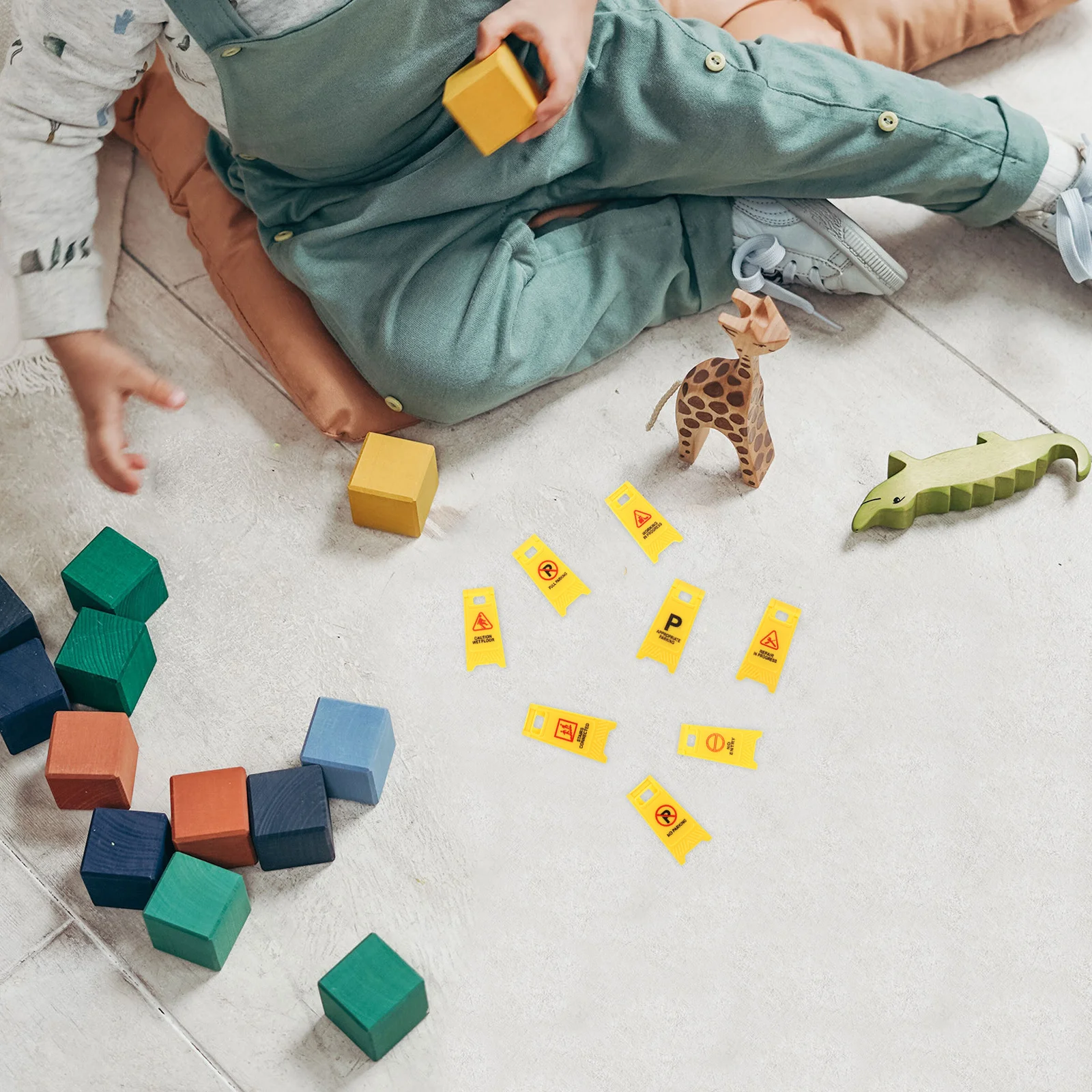 

8Pcs Children Traffic Signs Playset Rounded Edges Safe Realistic Colors Indoor Outdoor Learning Road Safety Simulation Traffic