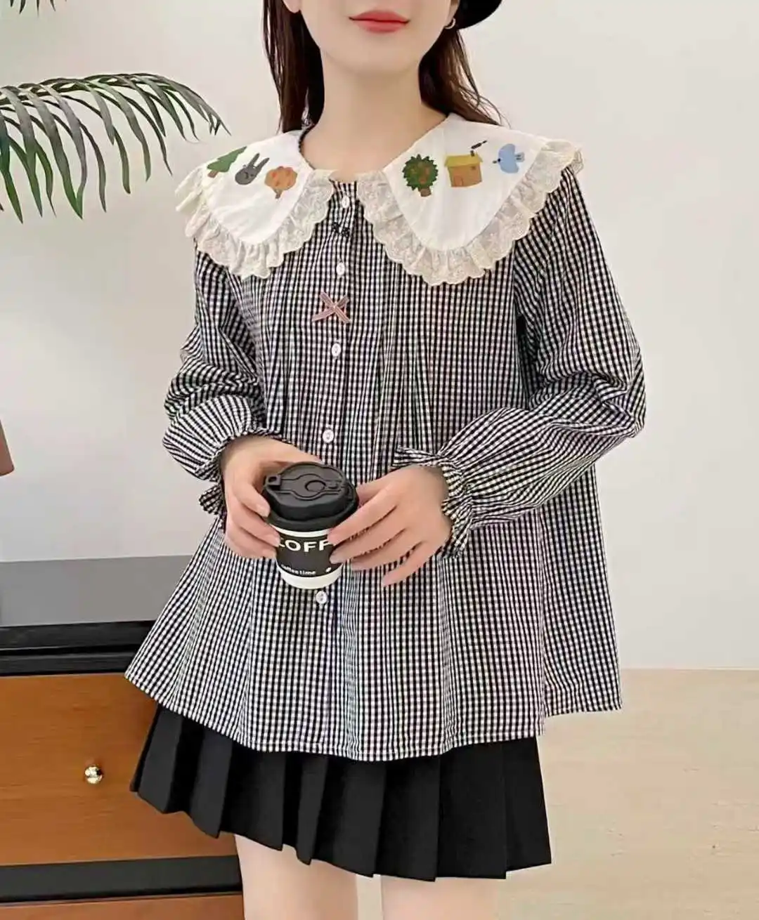 Japanische Mori Mädchen Vintage Plaid Cartoon Stickerei Patchwork Baumwolle Shirts Frauen Y2K Nette Peter Pan Kragen Langarm Bluse