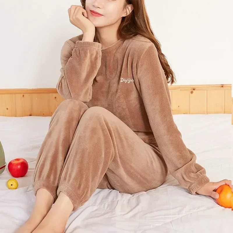 Conjuntos de Pijamas largos de Coral para mujer, ropa de dormir de terciopelo, ropa de casa gruesa de franela, Color sólido cálido, manga delgada de felpa, Otoño e Invierno