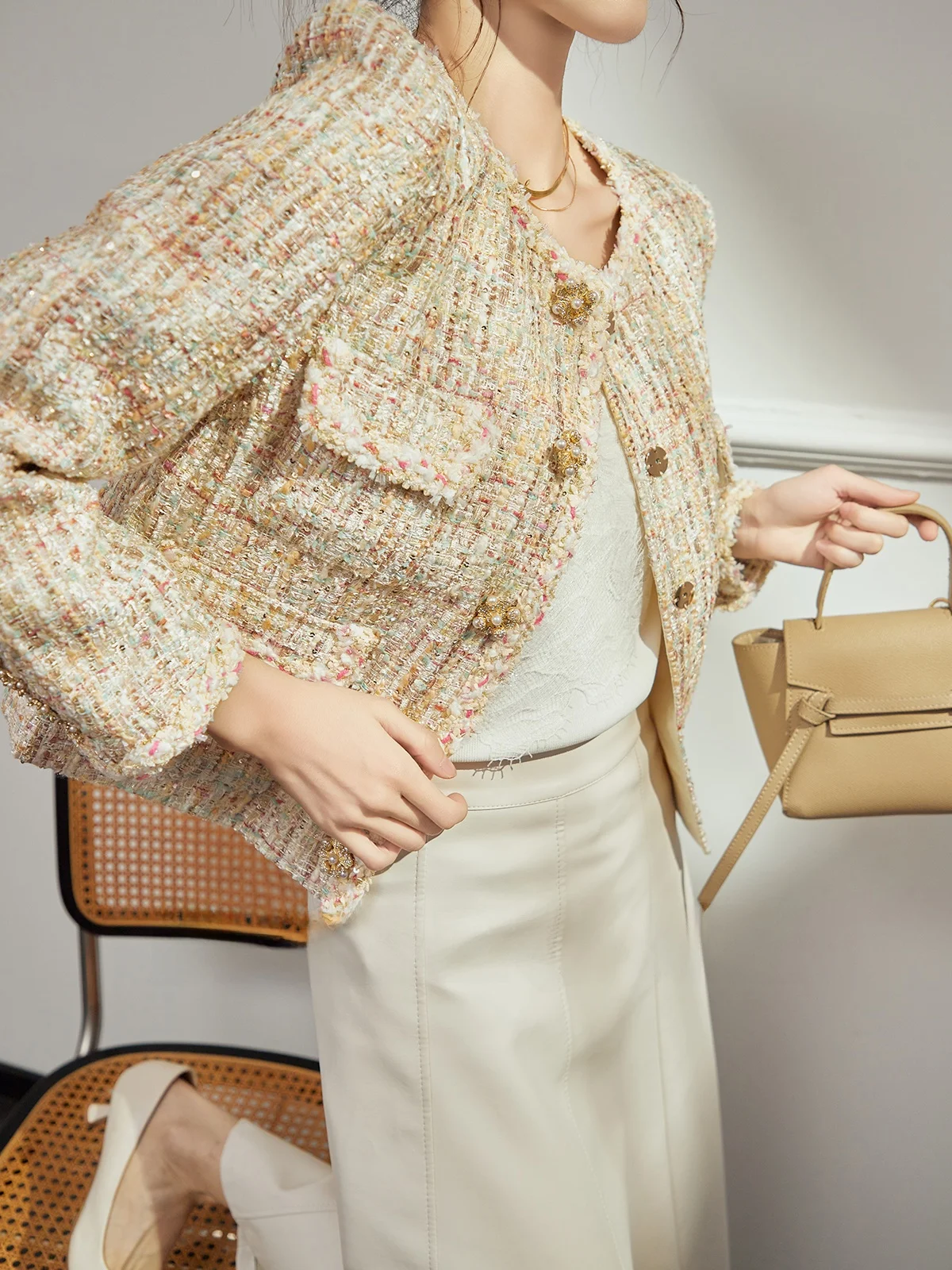   معطف نسائي أنيق للتنقل اليومي من Uncle Chic بلون بيج فاتح وأكمام طويلة، تصميم فاخر جديد لموسم الخريف