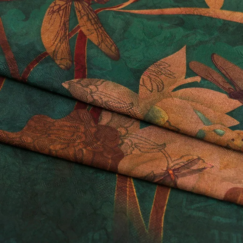 ชุดกี่เพ้าผ้ากอซลายดอกไม้สีแดงเสื้อเชิ้ตตัวเล็กวัยกลางคนและผู้สูงอายุสวมใส่พิมพ์ลาย