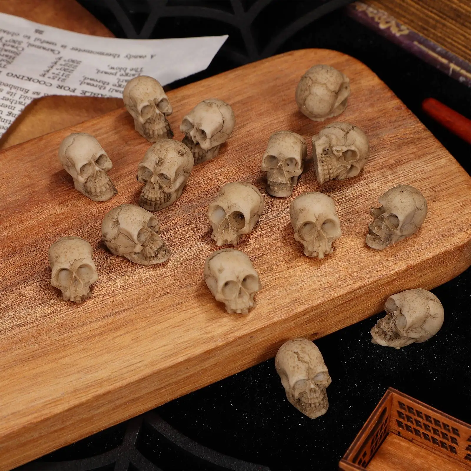 

20pcs Skull Decor Mini Resin Gothic Desktop Halloween Scary Party Decoration Creepy Atmosphere Lifelike Prank