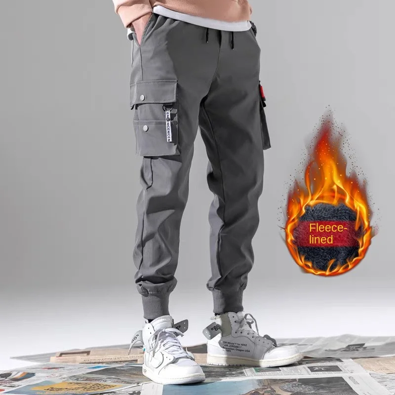 Pantaloni con cinturino da uomo nuovi estivi pantaloni Casual Hip Hop di colore popolare Multi tasca abbigliamento da strada pantaloni sportivi larghi attillati da uomo