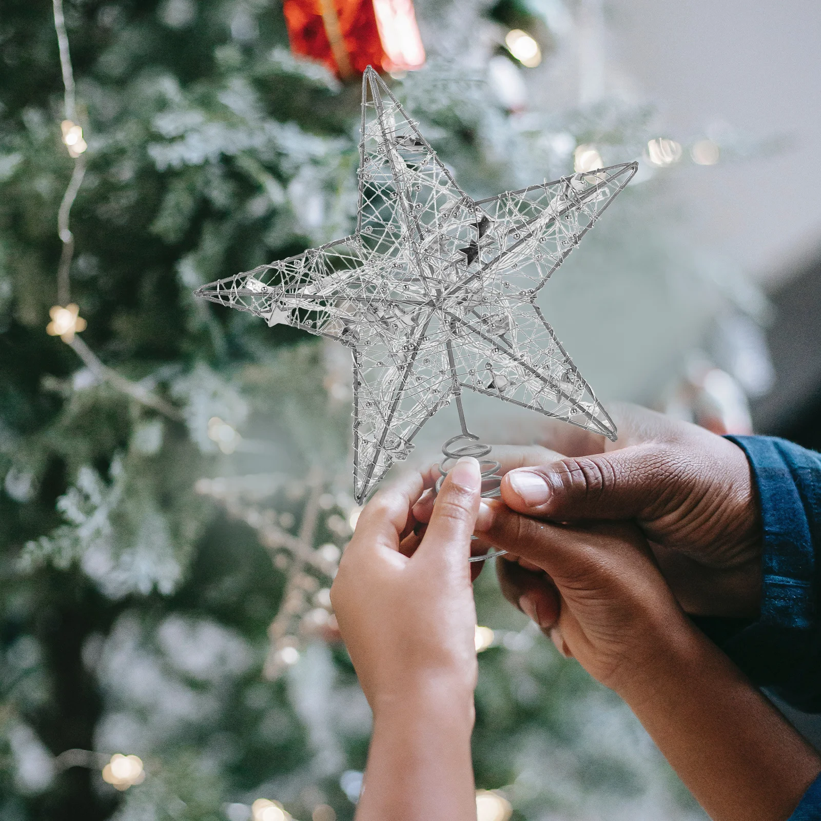 

1Pcs Christmas Tree Topper Luminous LED Star Elegant Colorful Xmas Treetop Ornament for Holiday Decoration Luminous Tree Topper