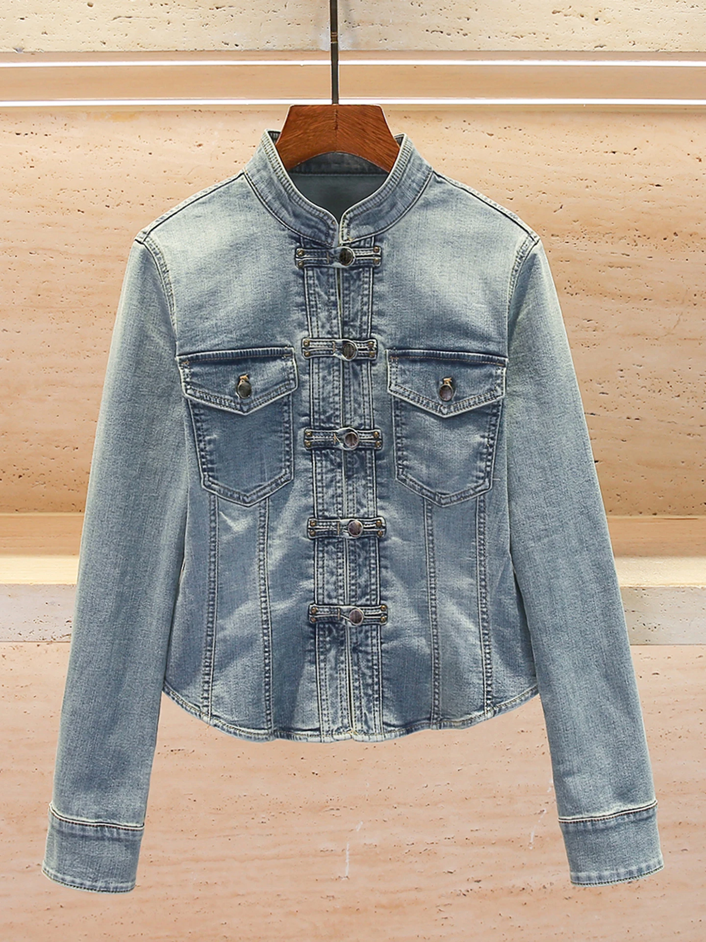 

Новая женская джинсовая рубашка в китайском стиле с воротником-стойкой на пуговицах, премиум-класса, весенняя модная винтажная приталенная модель из джинсовой ткани