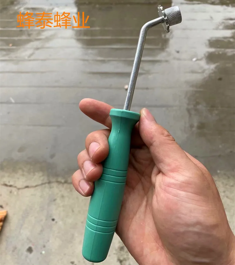 Green handle export type manual steel tooth buried wire device