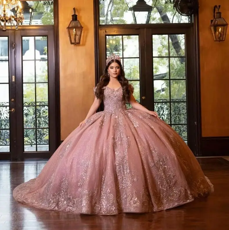 Vestido De baile De quinceañera con cuello en V para niña, traje Sexy brillante De oro rosa con apliques De cristal, hombros descubiertos, cuentas, dulce, 15