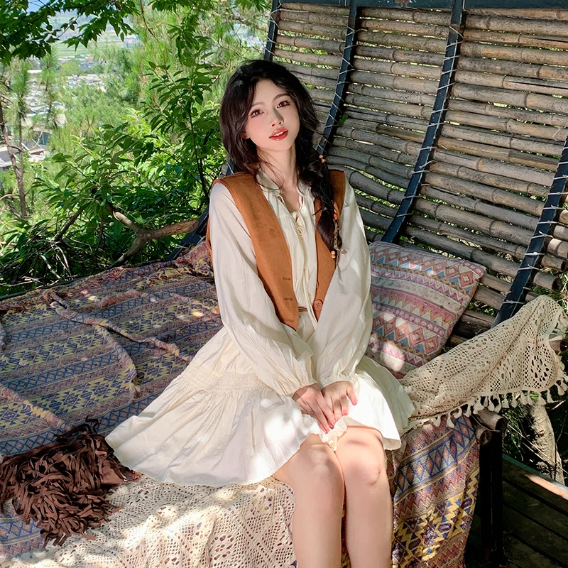 Conjunto Casual Retro de Hong Kong para Mulheres, Vestuário em Camadas, Colete Marrom, Camisa Branca Solta, Conjunto de Duas Peças para Férias