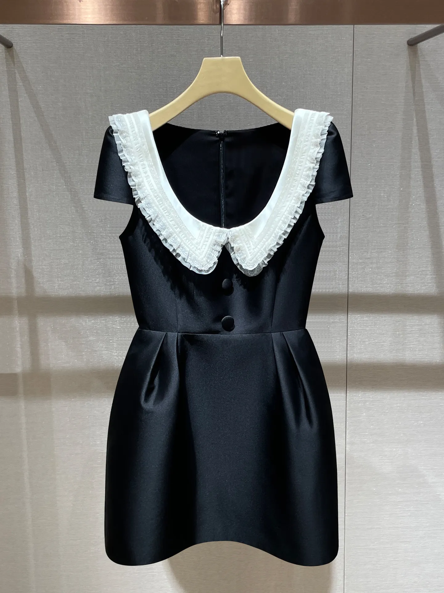 Elegant temperament dress 26 summer contrasting color lace lace doll collar waist thin small black dress