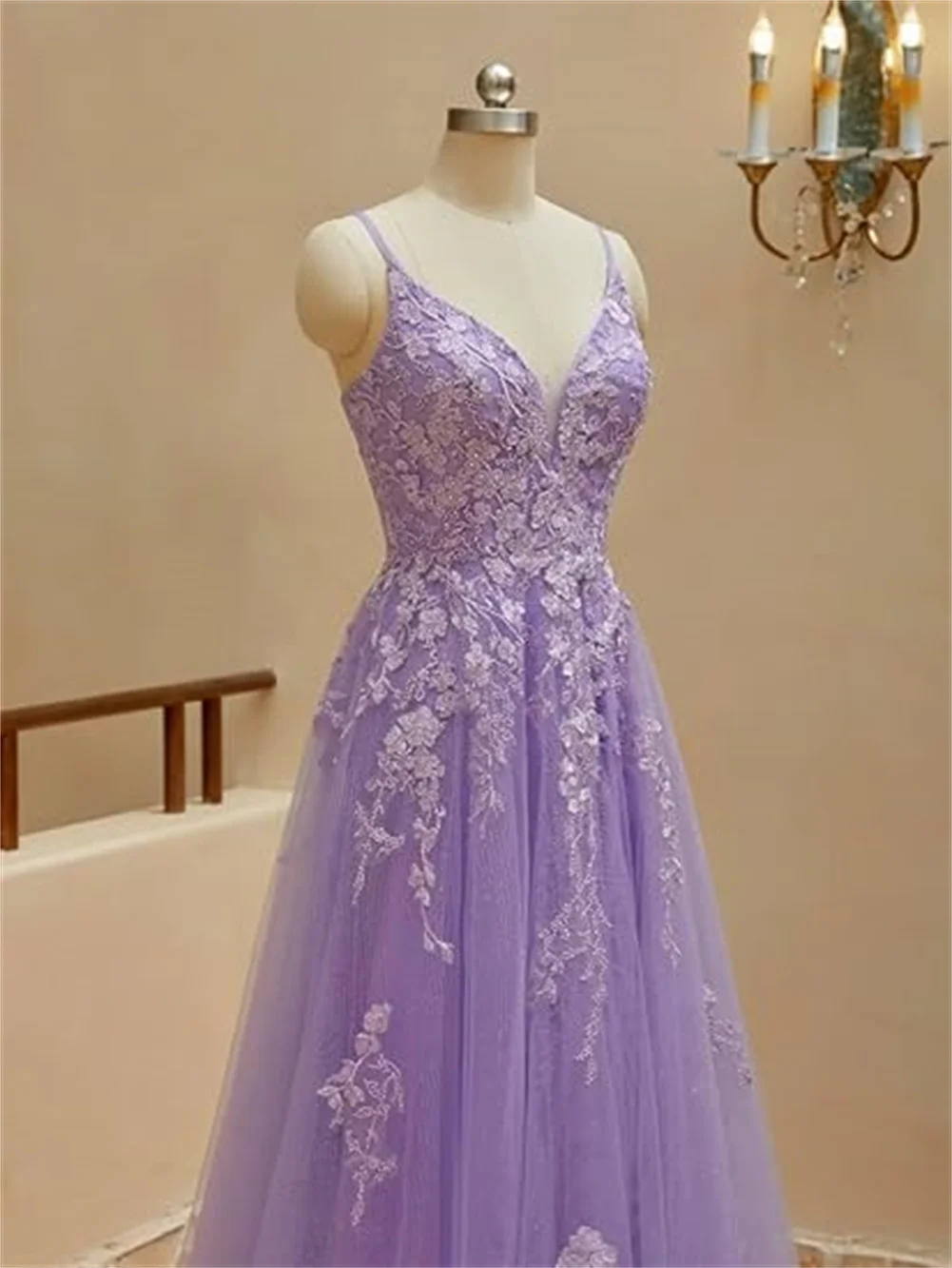 فستان حفلة موسيقية مزين بالدانتيل من التل مخصص طويل على شكل حرف V فستان وصيفة العروس للنساء بأشرطة سباغيتي مشد بدون ظهر فستان سهرة