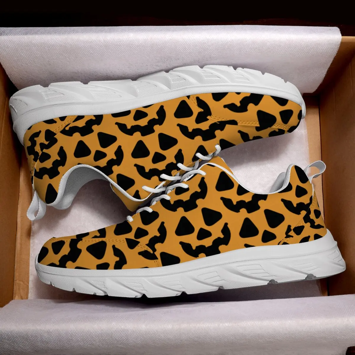 Zapatos deportivos para hombre, zapatos informales para correr, zapatos planos bajos con punta redonda y cordones, zapatos ligeros tejidos voladores con temática de Halloween para parejas