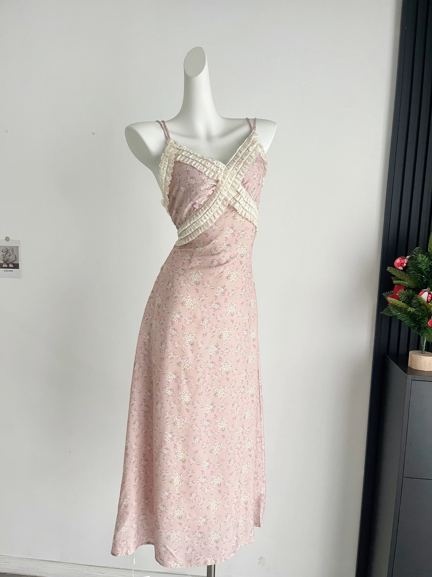 Damska różowa sukienka w kwiaty na co dzień z paskiem bez rękawów francuska elegancka estetyka 2000S sukienka retro długa spódnica odzież 2025 nowość