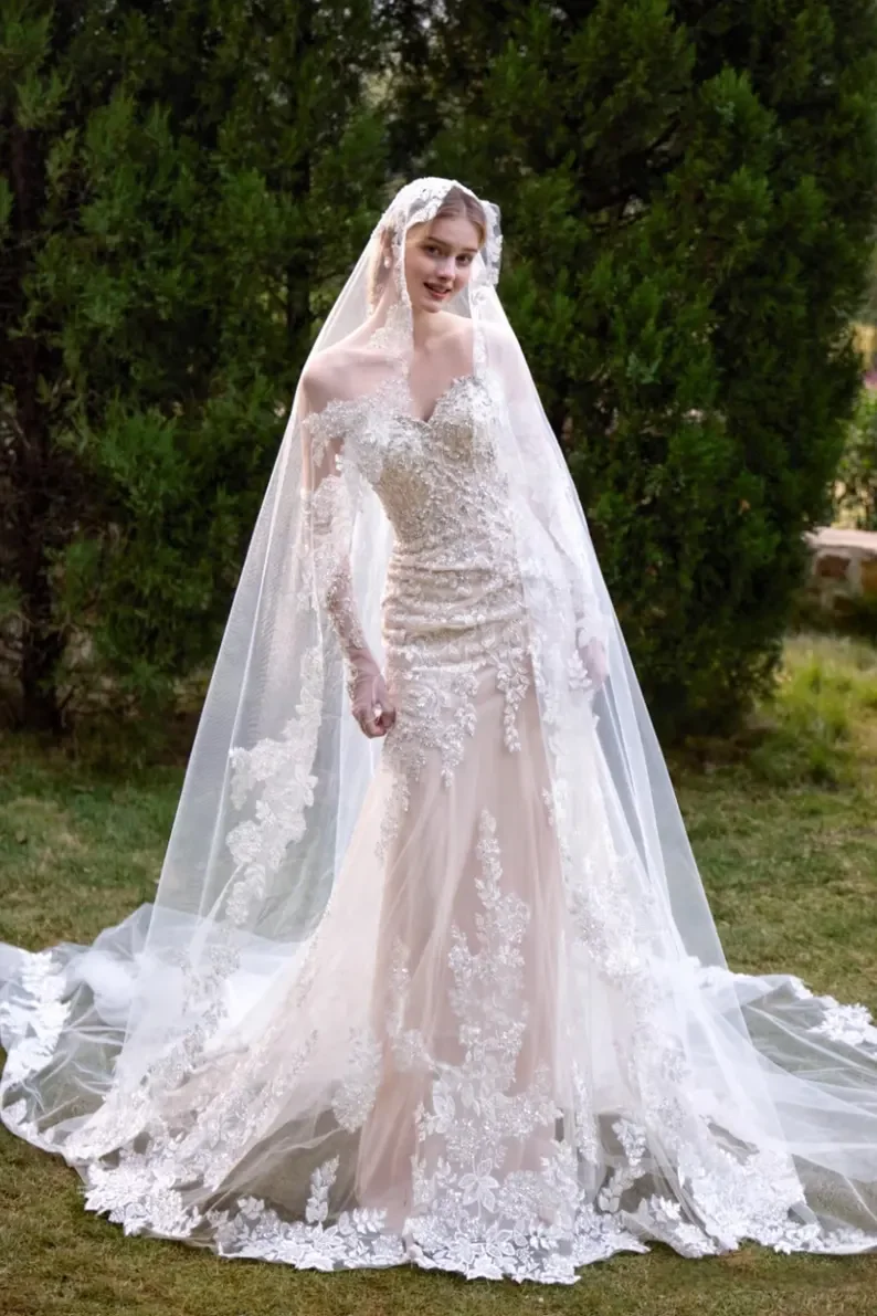

Luxury 3D Floral Lace Beaded Mermaid Wedding Dress With Long Cathedral Veil Sparkly Sequins Off Shoulder Bridal Dress Customized