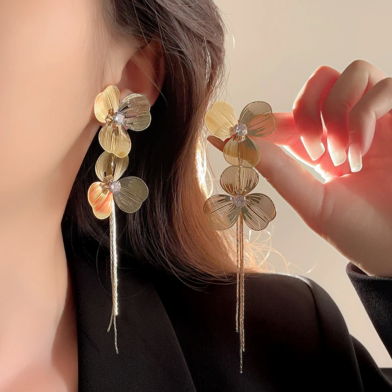 Golden flower fringed earrings women's light luxury high-end stud earrings exaggerated unique temperament