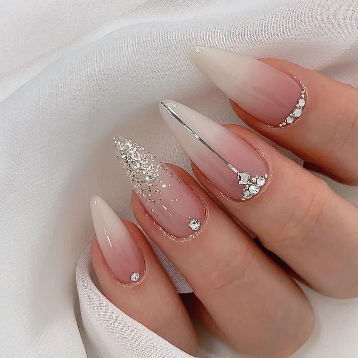 

24Pcs White Gradient False Nails Press on Shiny Powder Silver Line Rhinestone Fake Nail Mid-length Almond Wearable Manicure Tips