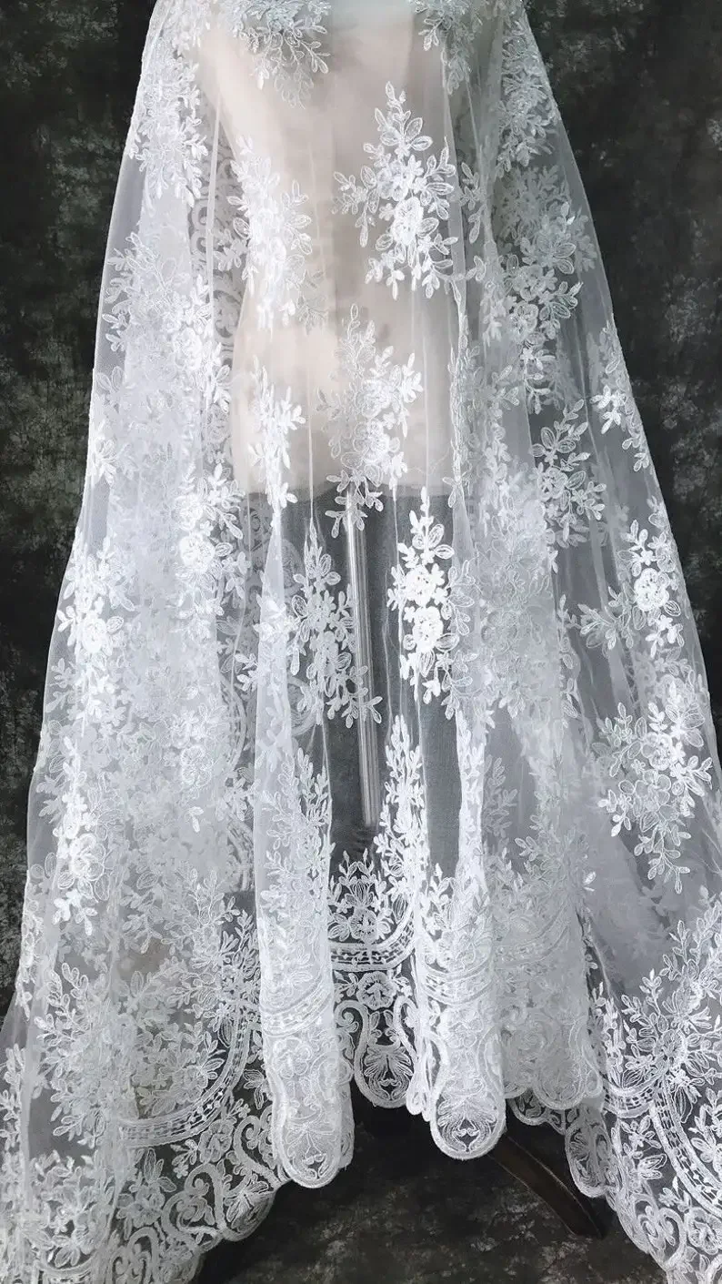 Tessuto di pizzo ricamato a fiori vintage bianco Tessuto delicato in tulle floreale, tessuto per abiti, tessuto di pizzo per abiti velo da sposa 1 metro