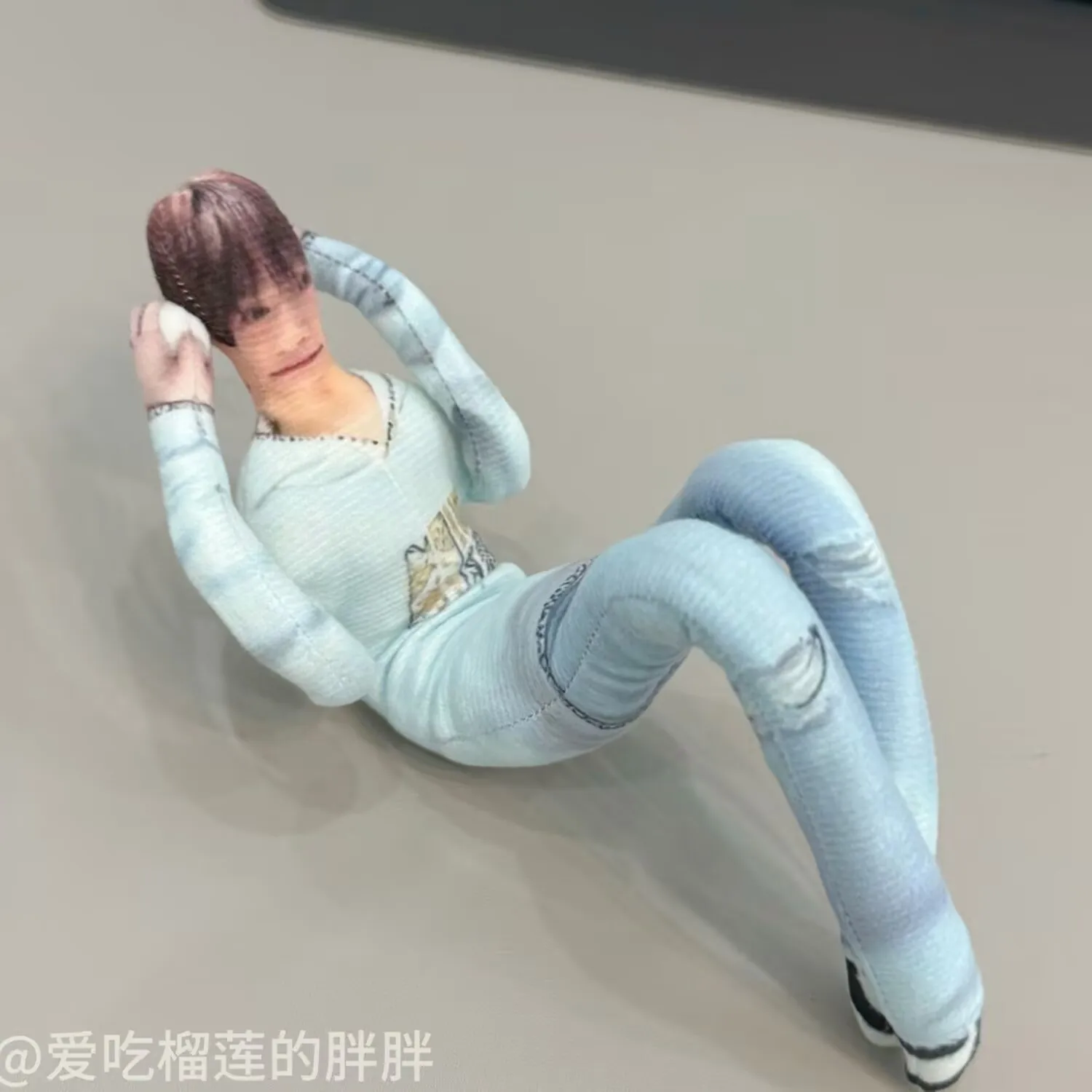 「リバースラブ「ジユ」」抽象的なマウス型ドライペリフェラルドール、ワイヤーフレーム付き、成形可能、白い縁なし、面白いおもちゃ。